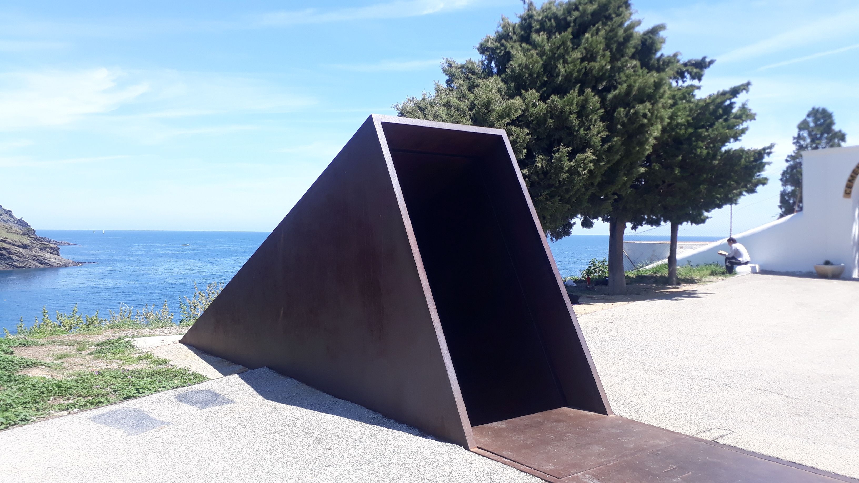 Passagen_Dani_Karavan_Portbou.jpg